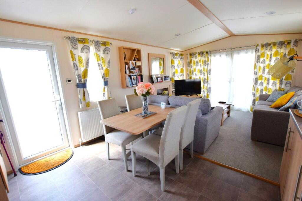 Living/dining area