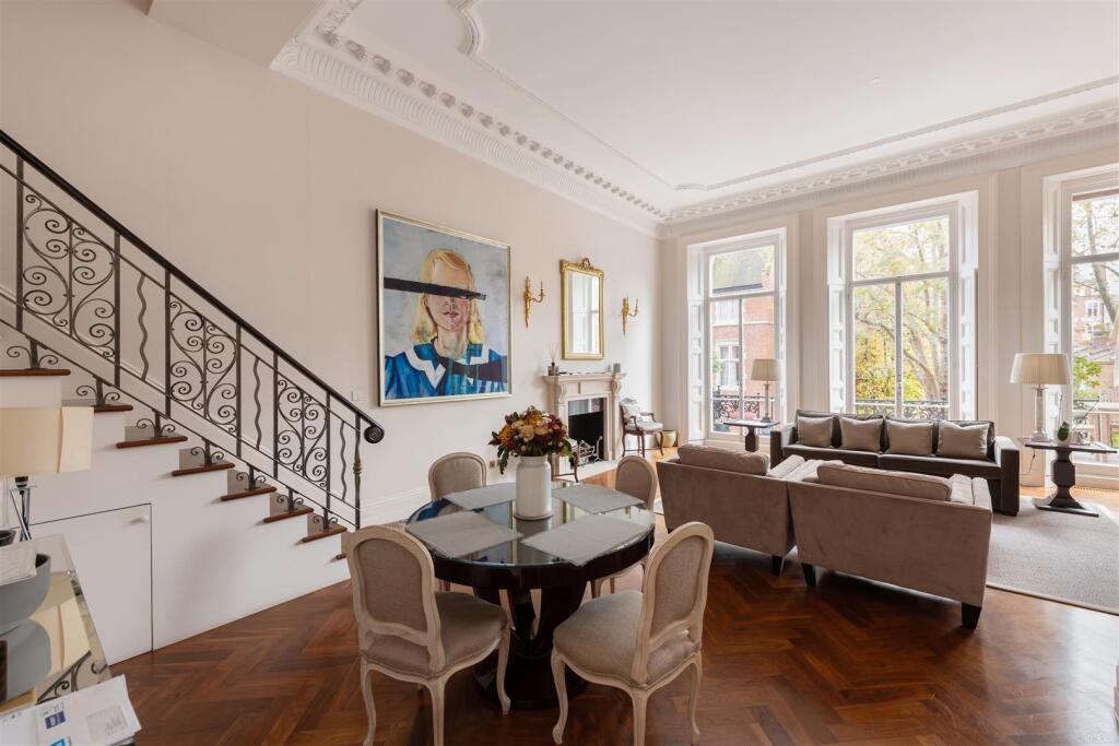 Flat 2, 11 Cadogan Square Hi-5.jpg