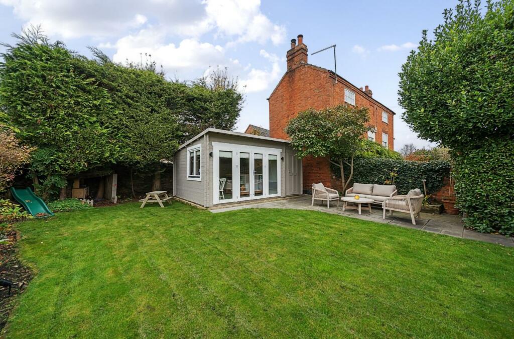 23 Main Road, Crick