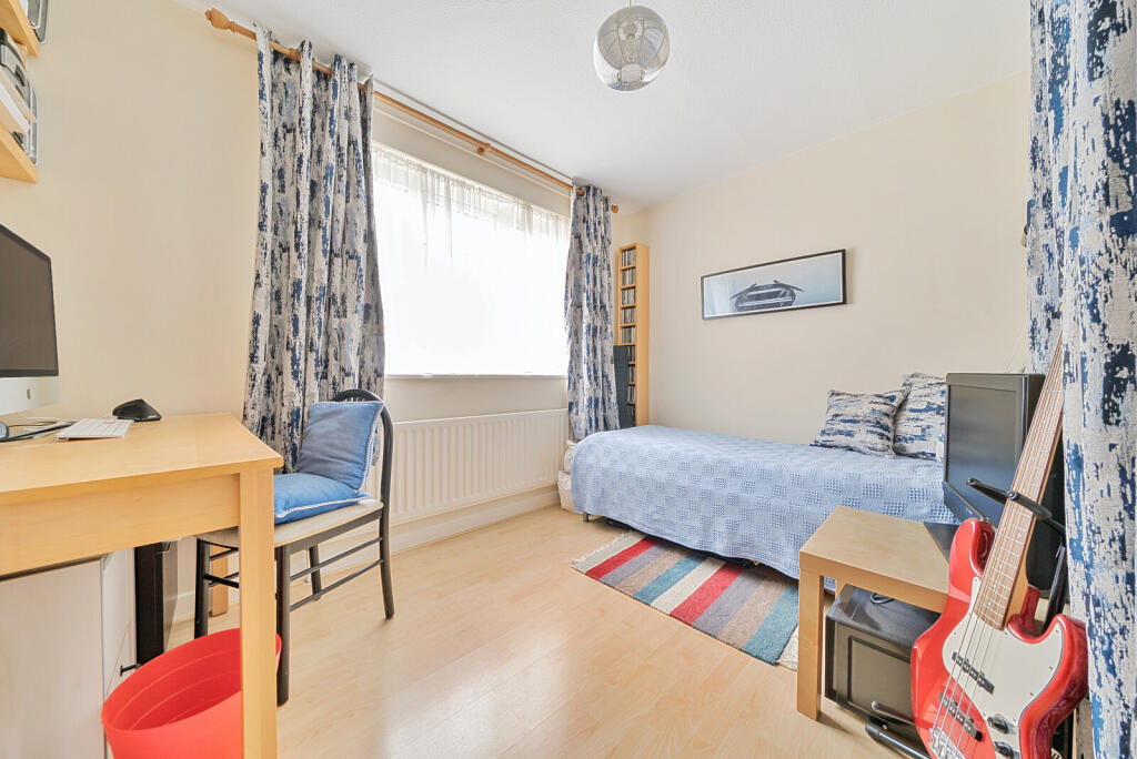 1304567-21-684182...