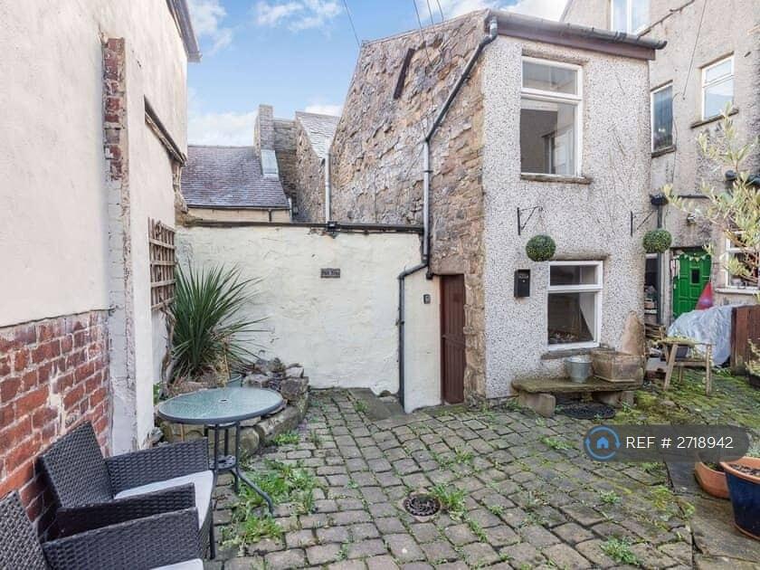 Back Entrance At Rear Of 30 High St