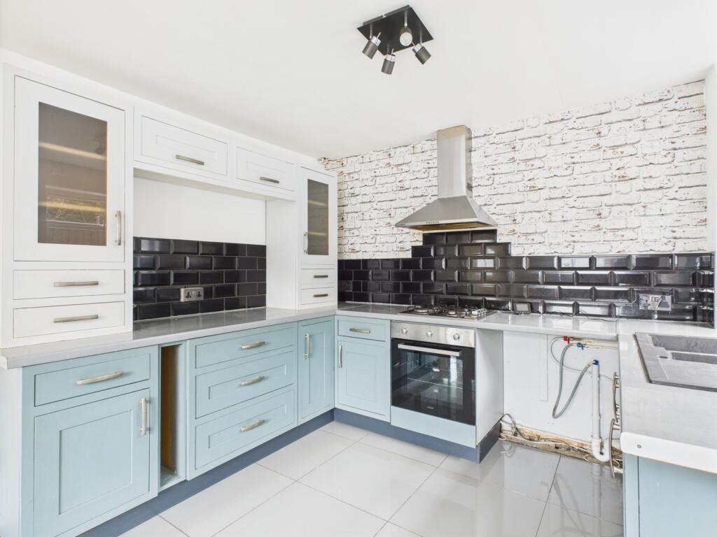 CAM04634G0-PR0048-STILL019