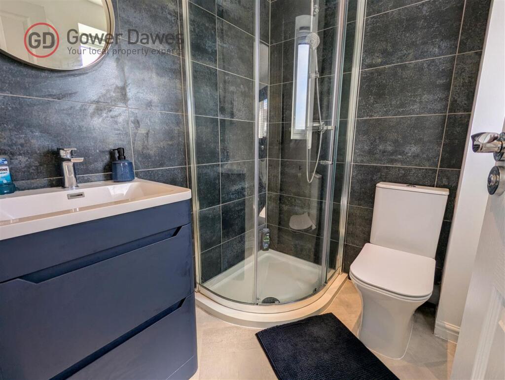 En-suite to Master