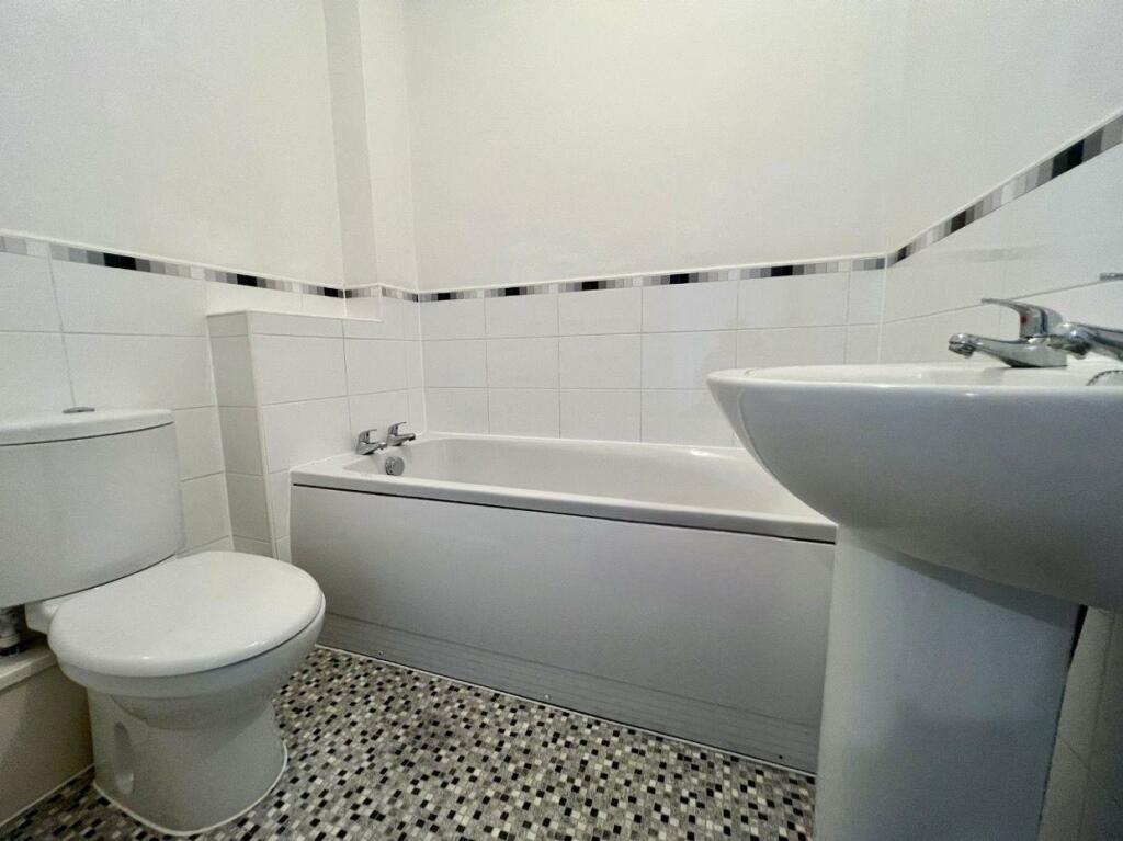 USE bathroom.jpg