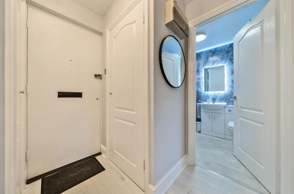 1299983-15-6836c6...