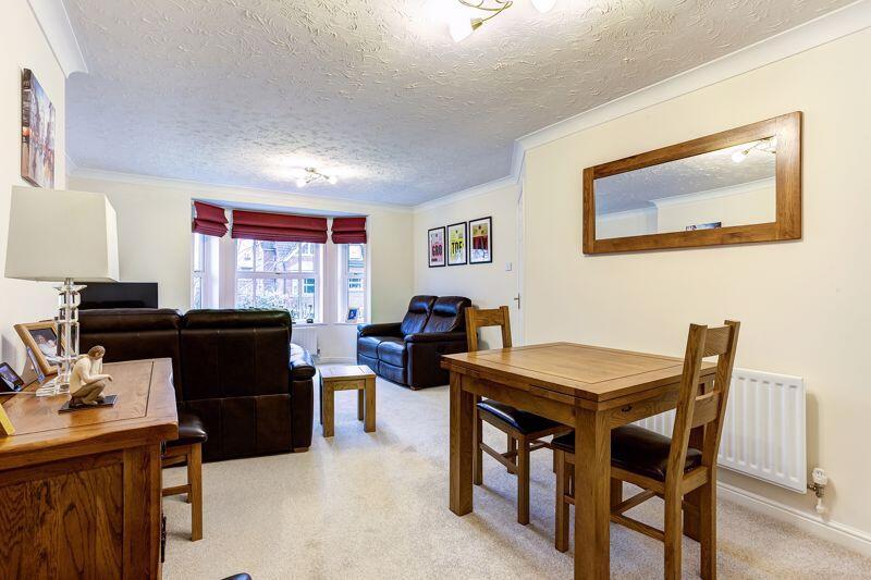 LOUNGE / DINING ROOM