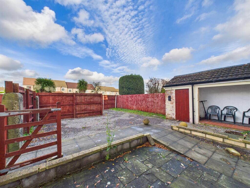 11 - Spacious Garden Flat for Auction, Kingswood.j