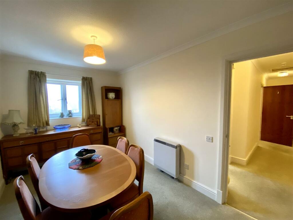 DINING ROOM/BEDROOM 2