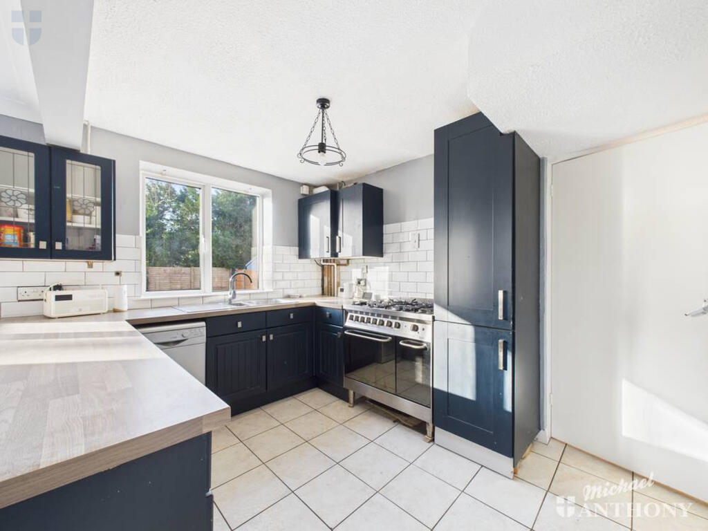 CAM03218G0-PR0848-STILL011-thumbnail-h750-70