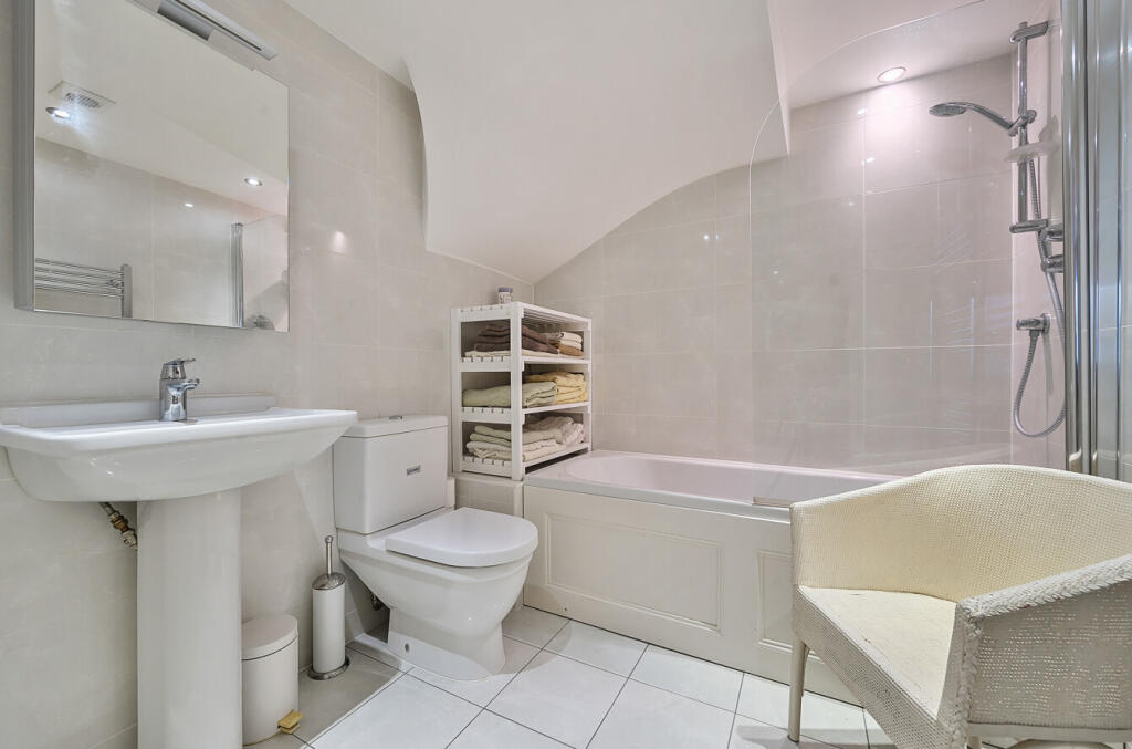 1325025-40-687102...