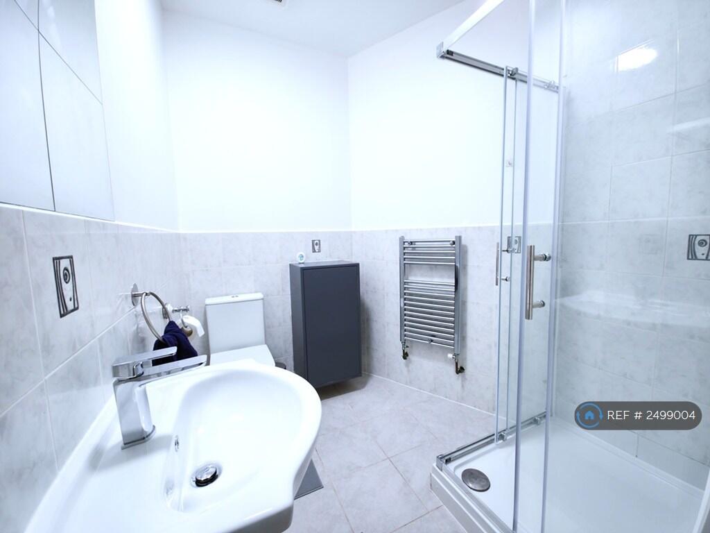 2nd Bathroom (Ensuit Room)