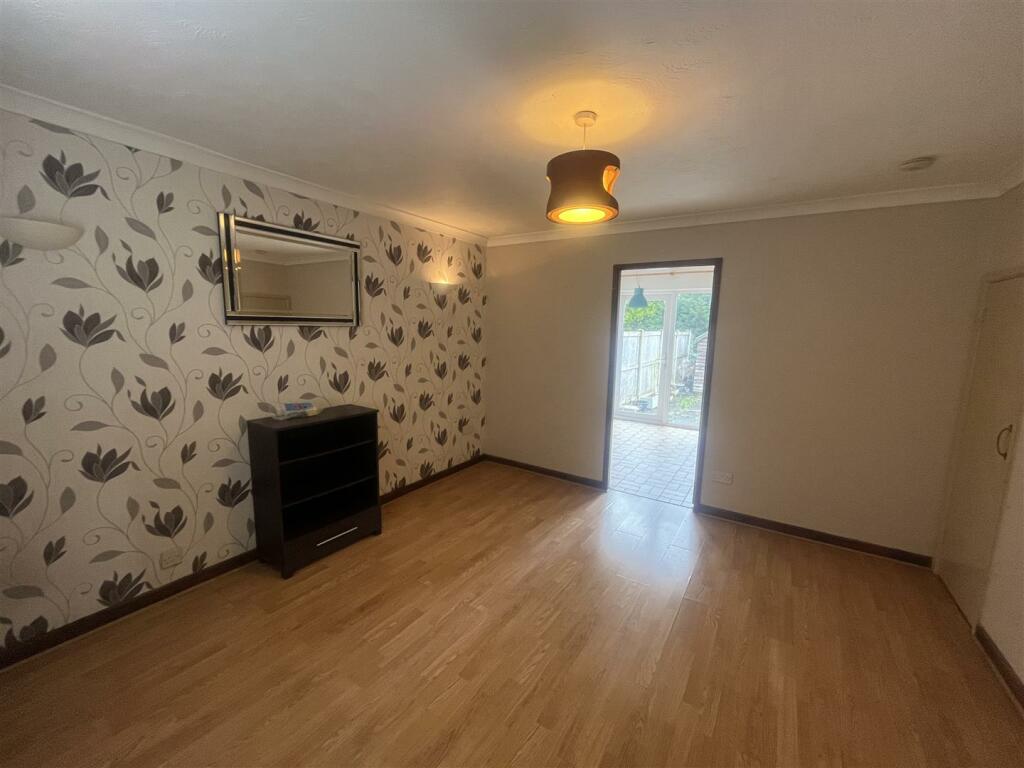 Naomi Close, Chester