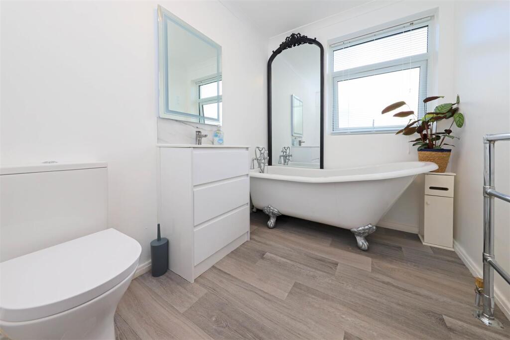 nicholas james tavistock bathroom_.jpg