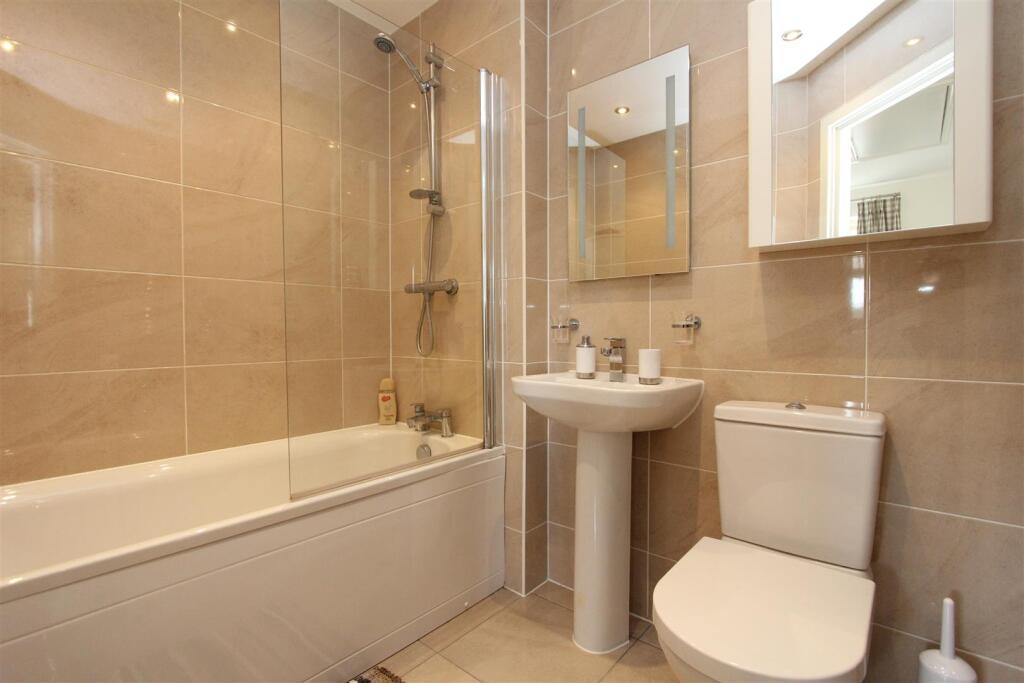 Ensuite.JPG