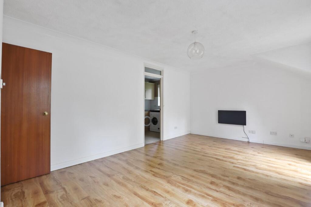 05-f386JHPropWpen - 31 Readman Court - 15 (1).JPG