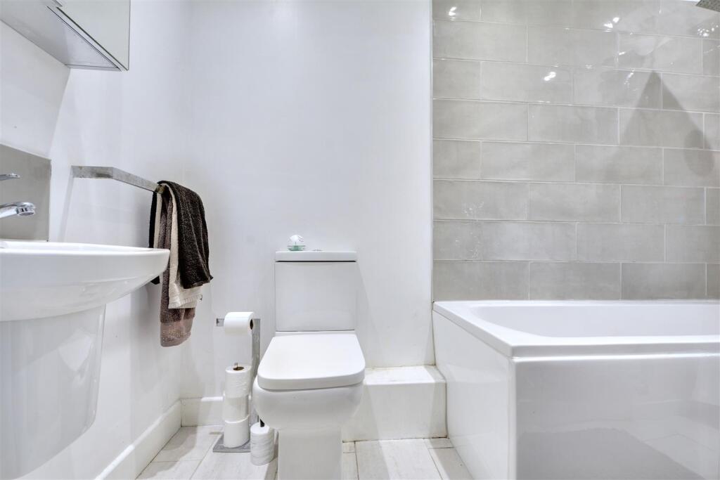 Bathroom_1.jpeg