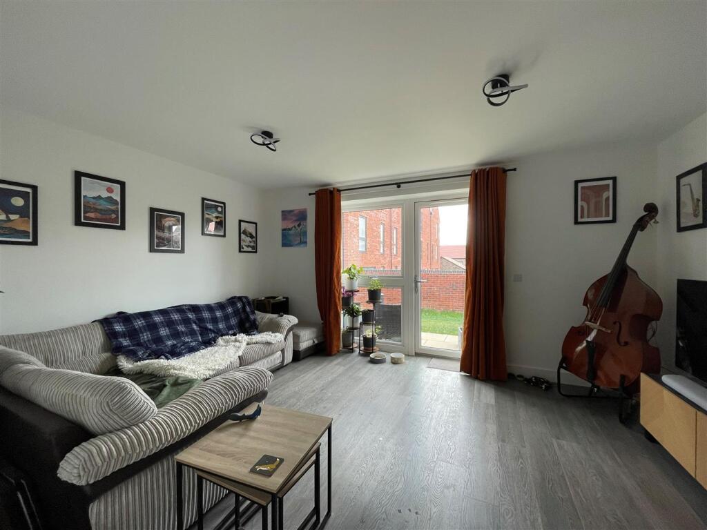 48 Wren Way - Lounge.jpg