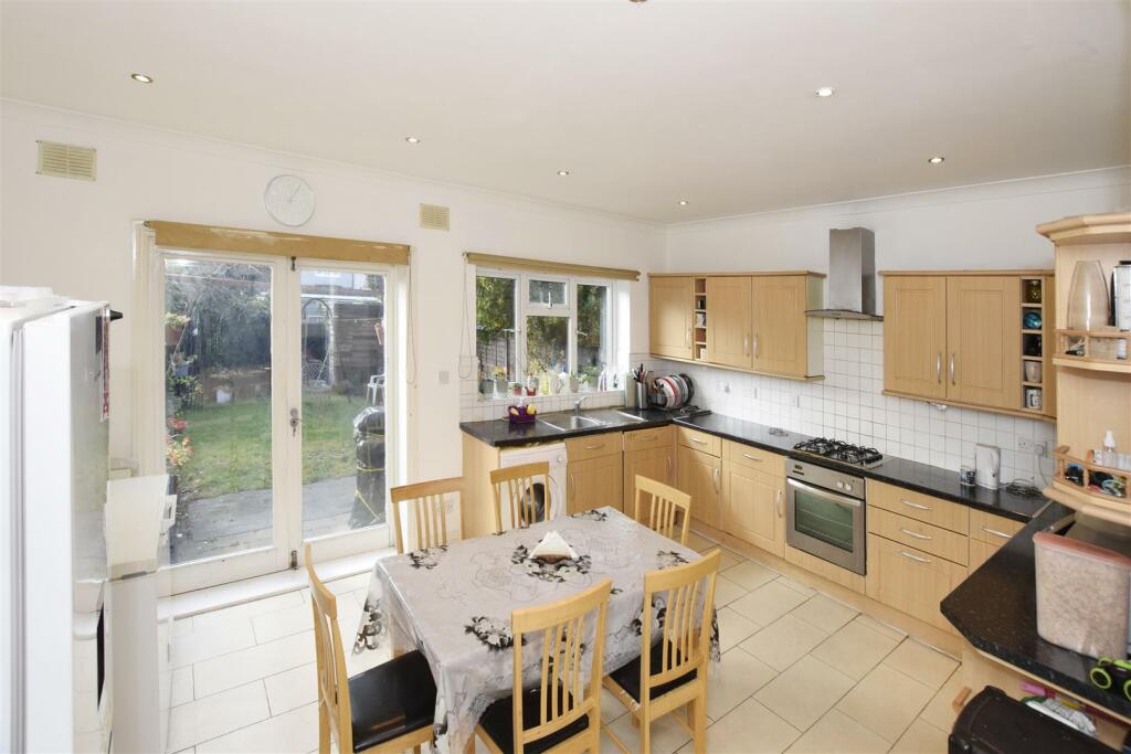 Kitchen copy.jpg