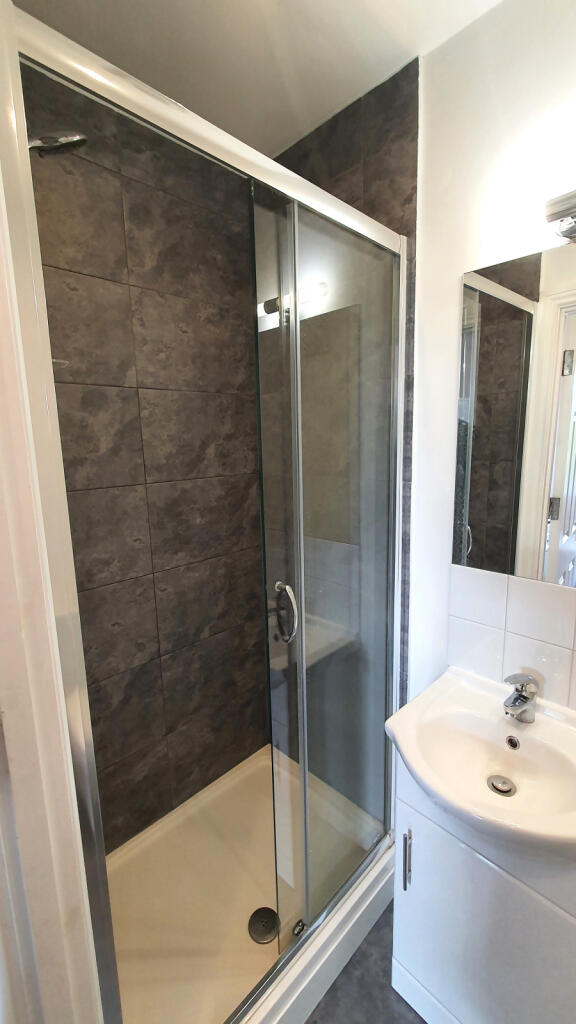 SHOWER CUBICLE