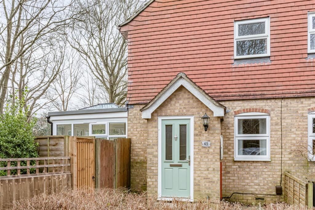 45 Viscount Gardens, KT14 6HE - 12.jpg