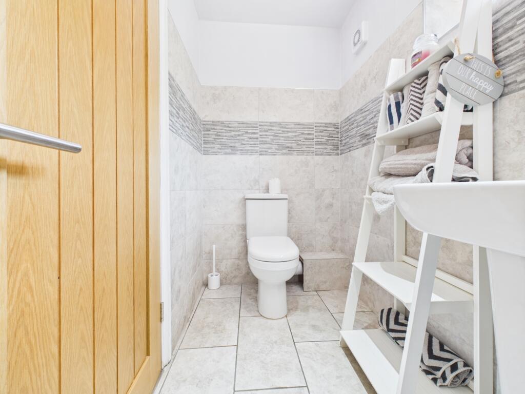 CAM03729G0-PR0090-STILL025