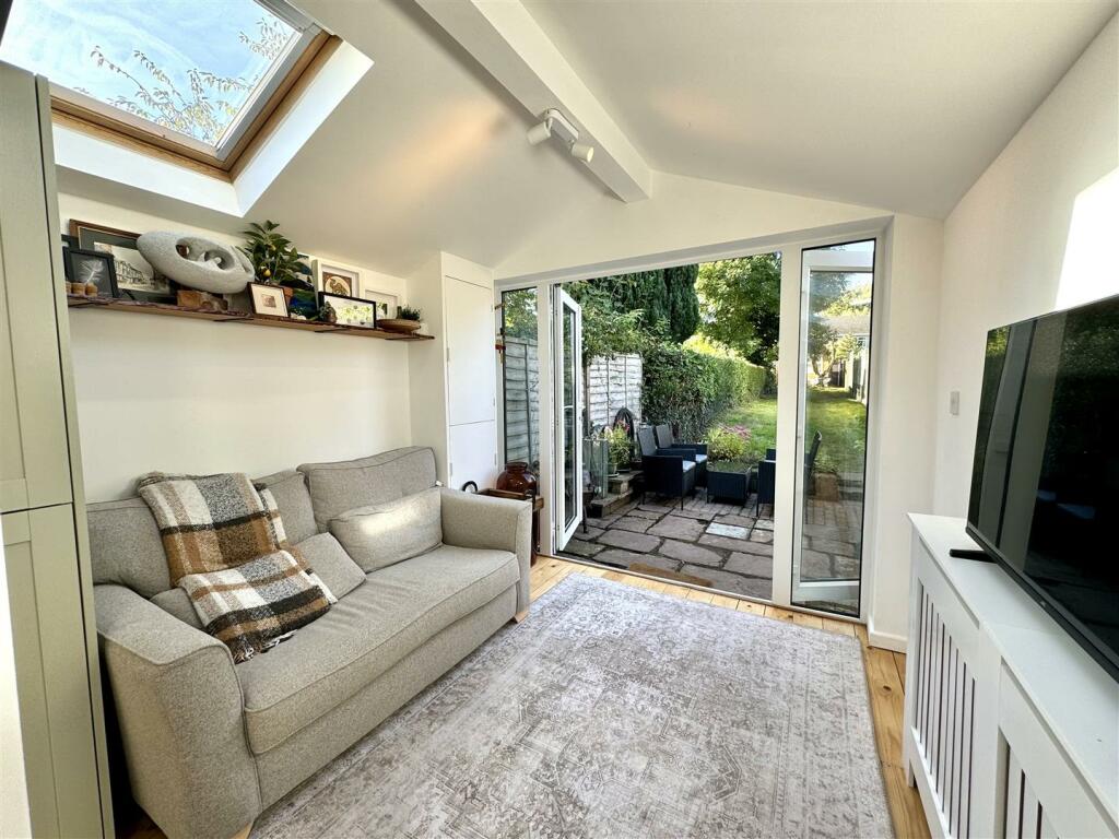 OPEN PLAN KITCHEN/LOUNGE AREA