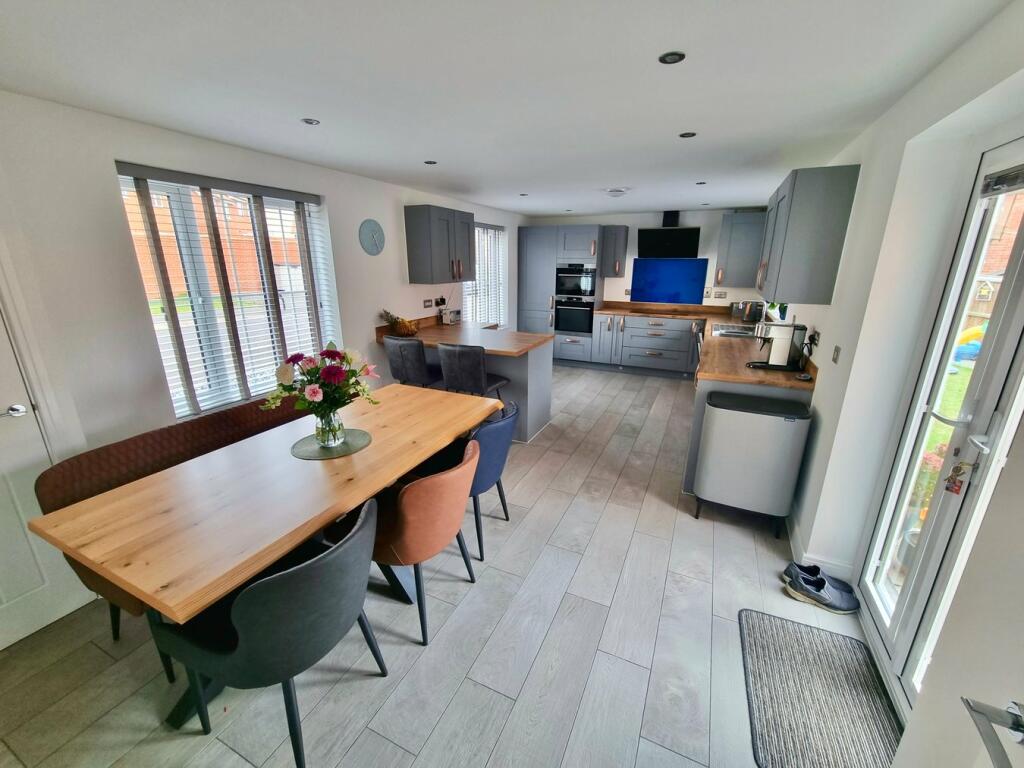 Kitchen/ DIner