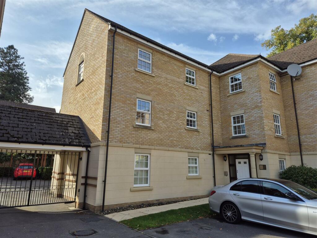WB Lettings 8 Telford Court Newbury 2 bed 2 bath f