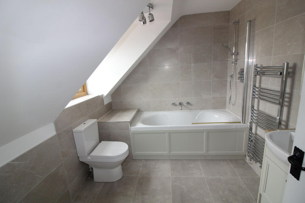 Bathroom'small.JPG
