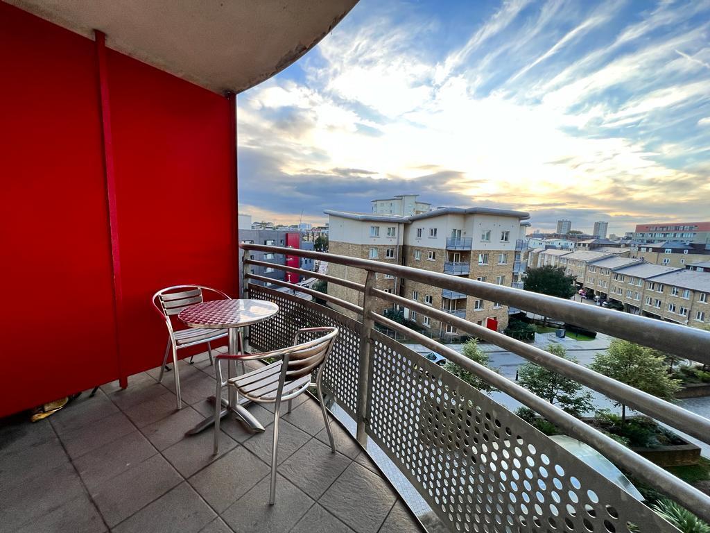 2 bed 2 bath for rent in Bow, E3