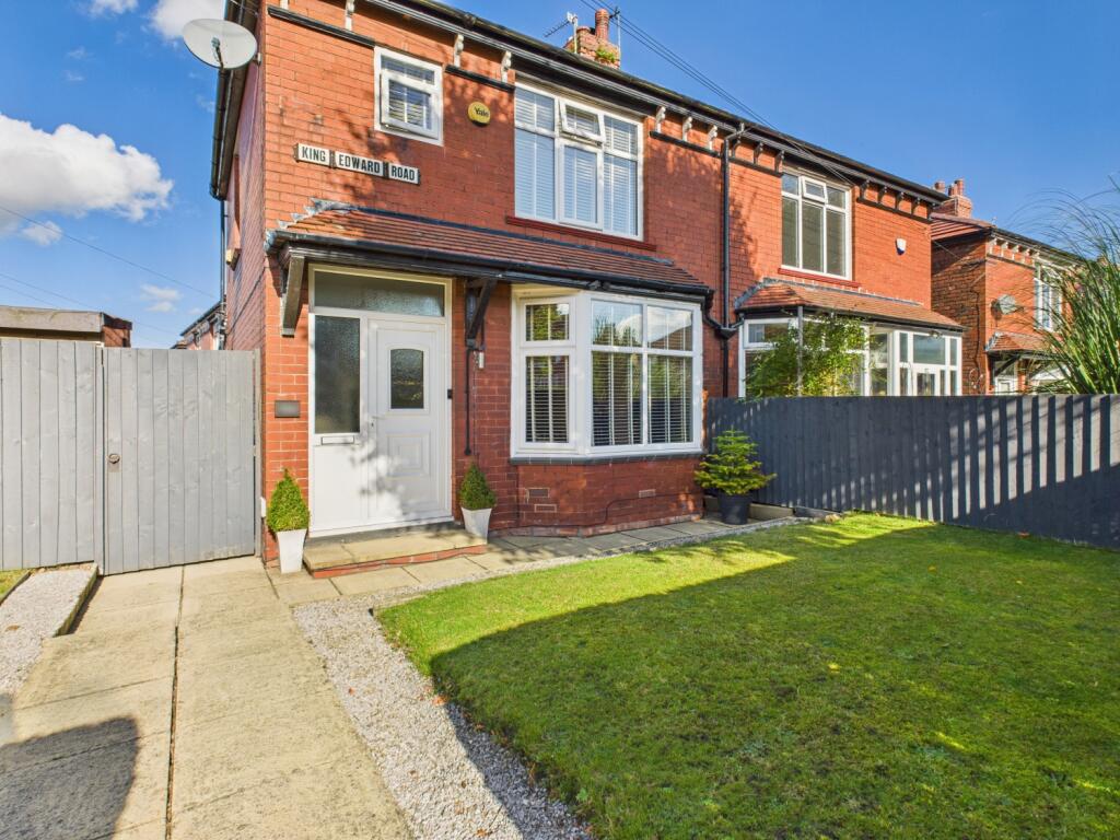 CAM03729G0-PR0148-STILL028