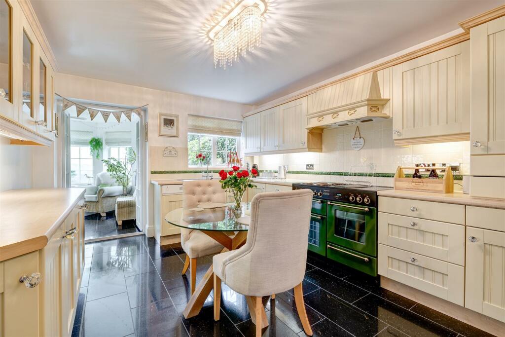 4 The Orchards, Thornton