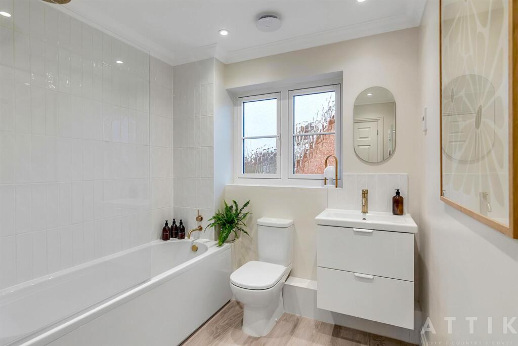 121 Bromedale Avenue Mulbarton Norwich, NR14 8GZ (