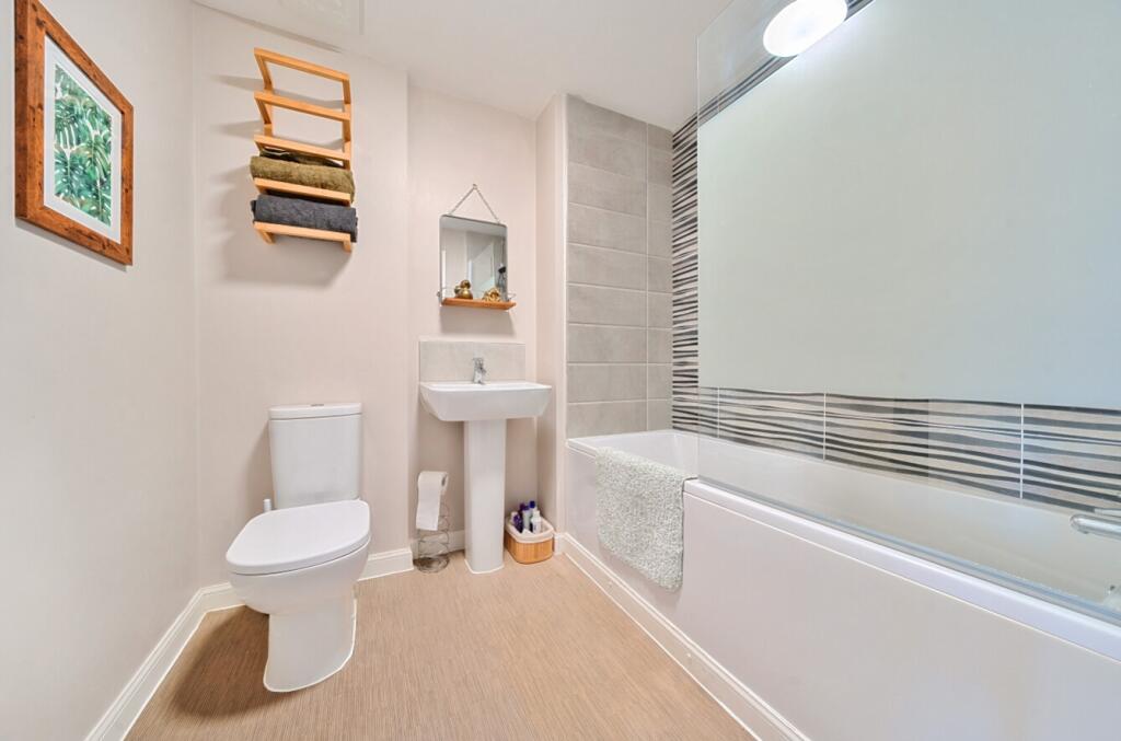 1380290-13-690e3a476957a-ARW-1