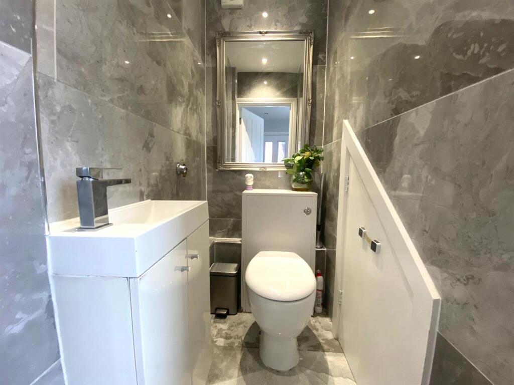 Downstairs WC.jpg