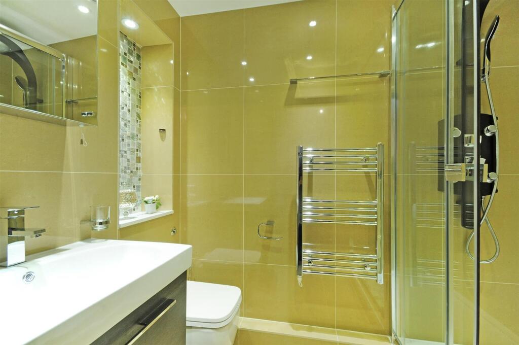 bathroom 2.jpg