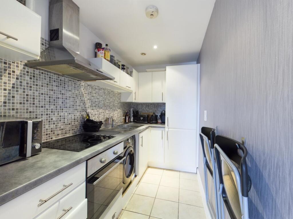 Lrg_Lrg_CAM00336P1-PR0008-STILL02