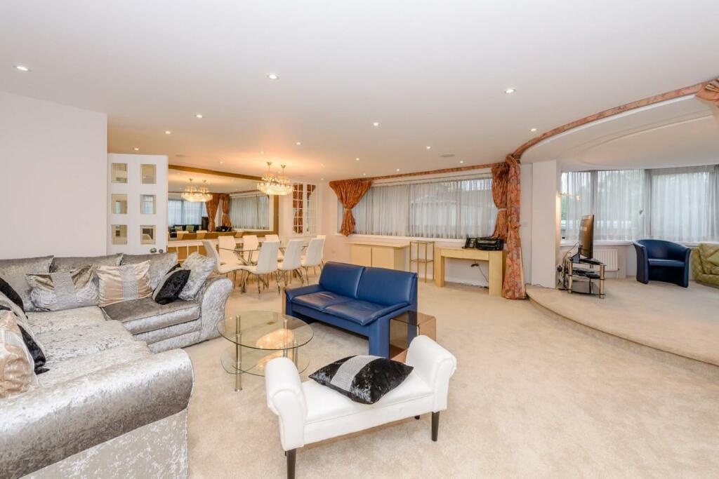 Living Room.jpg