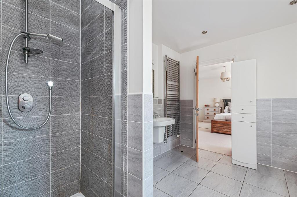 5 Sycamore Close -11.jpg