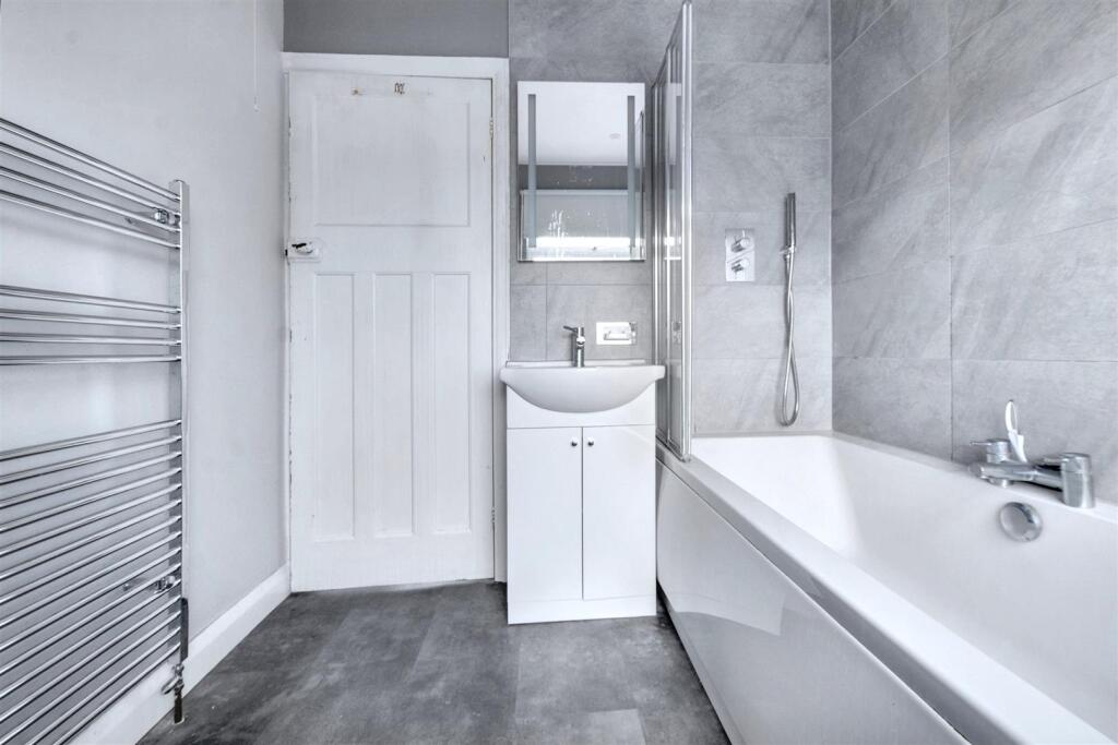 Bathroom_2.jpeg