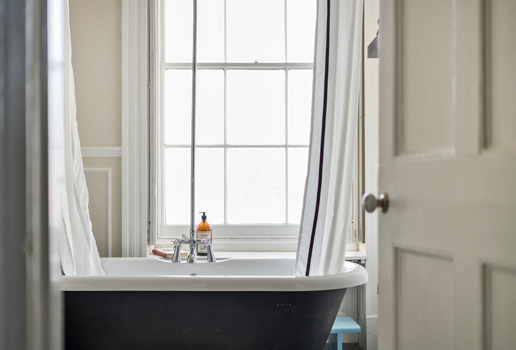 1357531-4-68d4035...