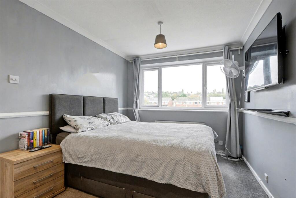 Bedroom 1_2.jpeg