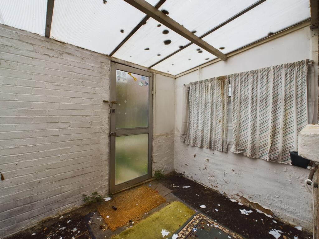 CAM01740G0-PR0296-STILL005