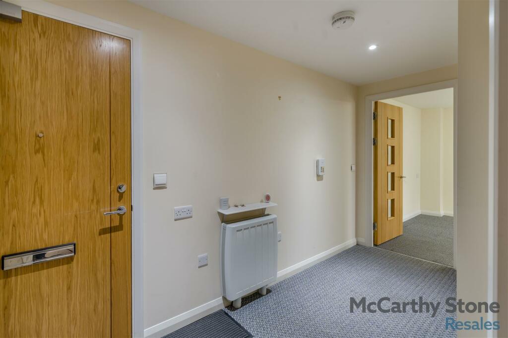 8628505-interior06.jpg