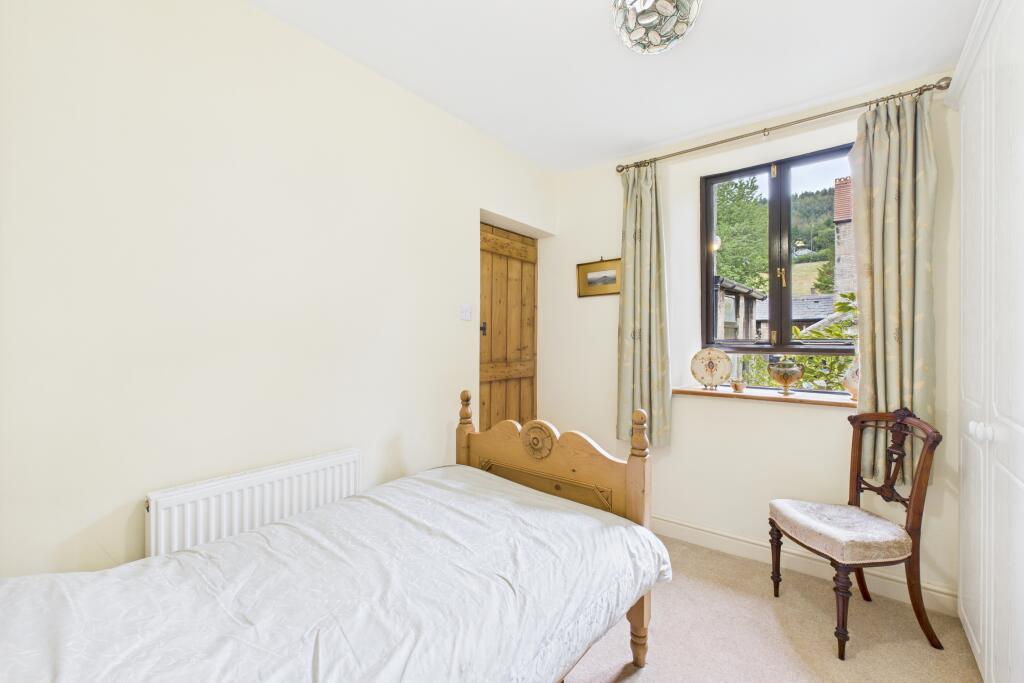 CAM04201G0-PR0099-STILL018