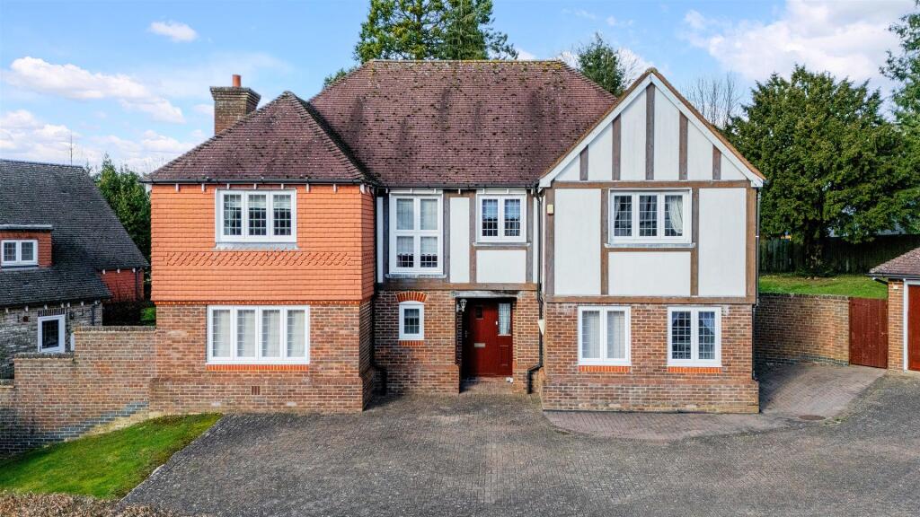 CLAREMOUNT GARDENS, 28 DRONE  (2).jpg