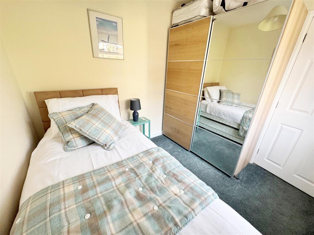 BEDROOM 2