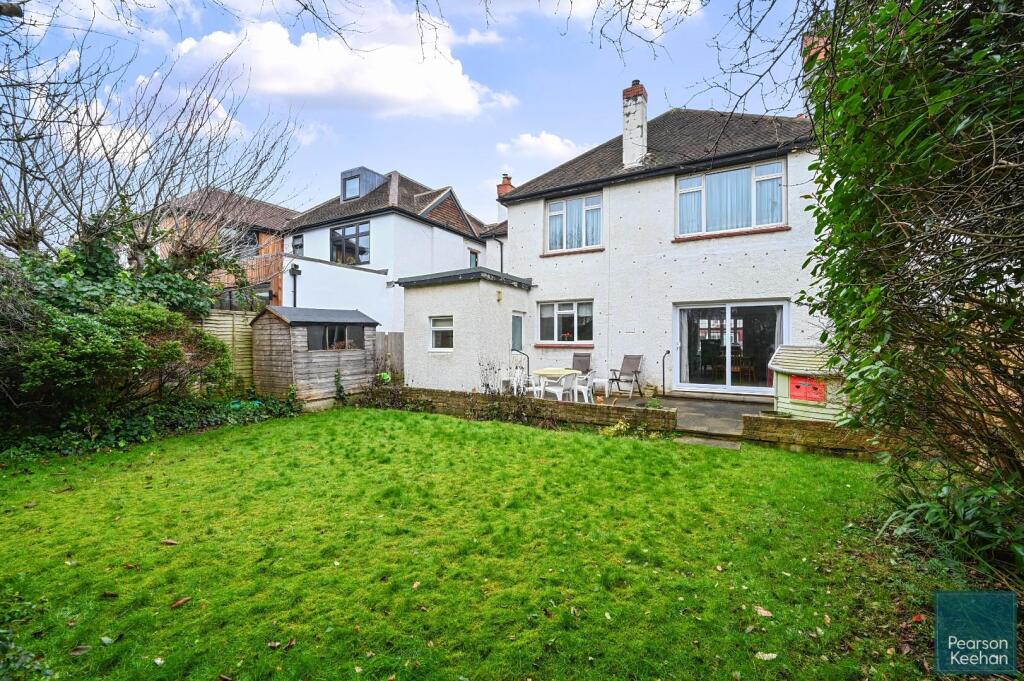 8 Park Avenue, BN3 (2).jpg