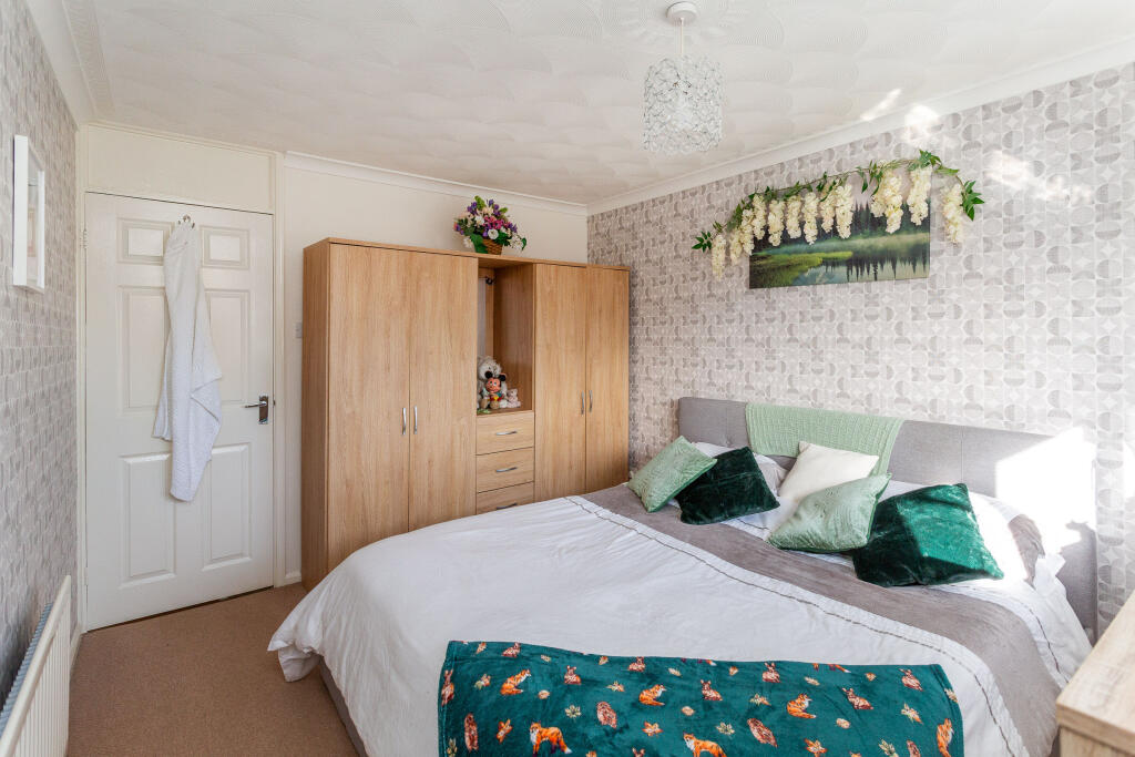 bedroom 1b