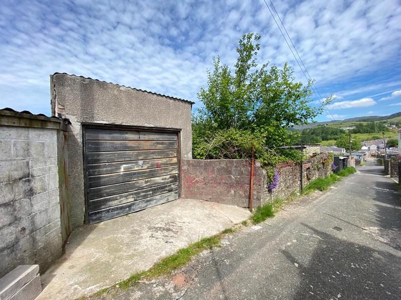Detached Garage/ Workshop